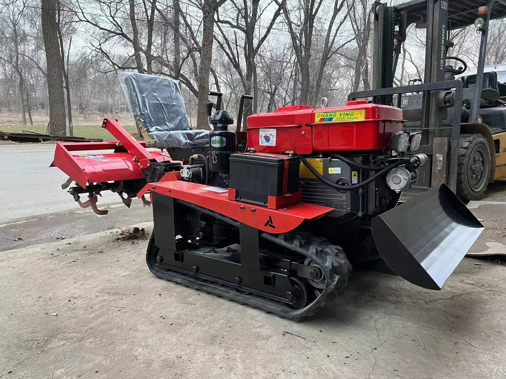 Tractor Crawler + 5 Attachments