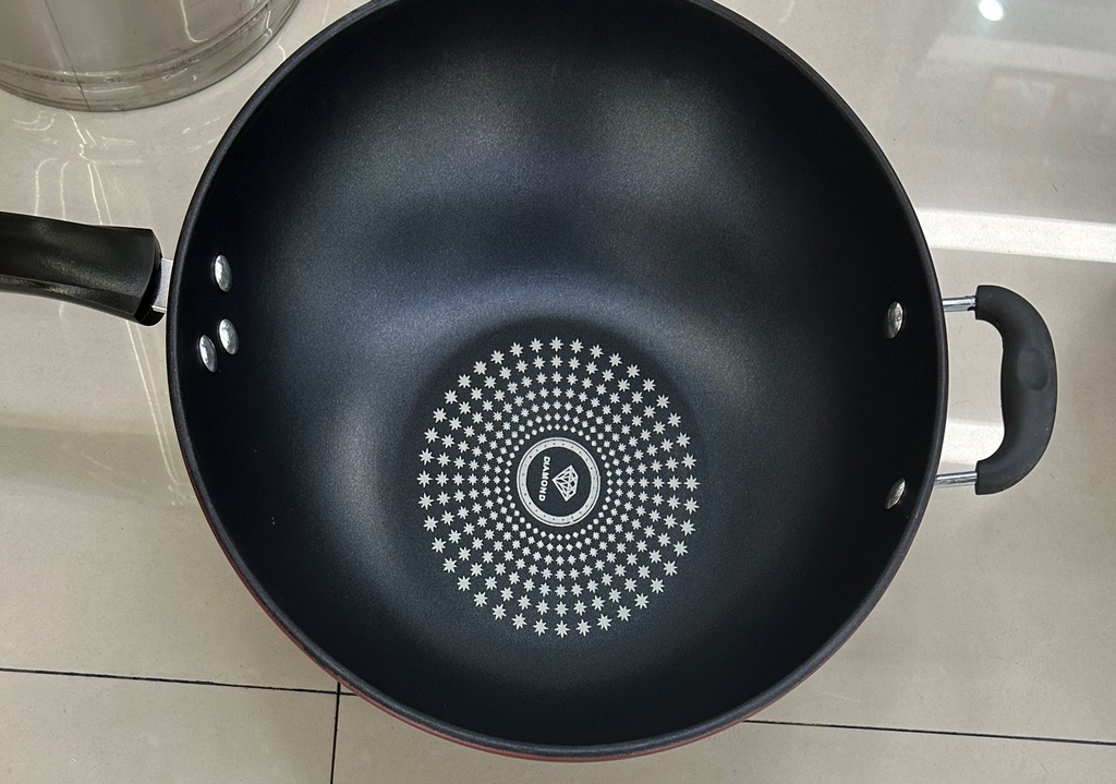 Wok Pan Iron W/hdl DIAMOND 34cm 36111-1