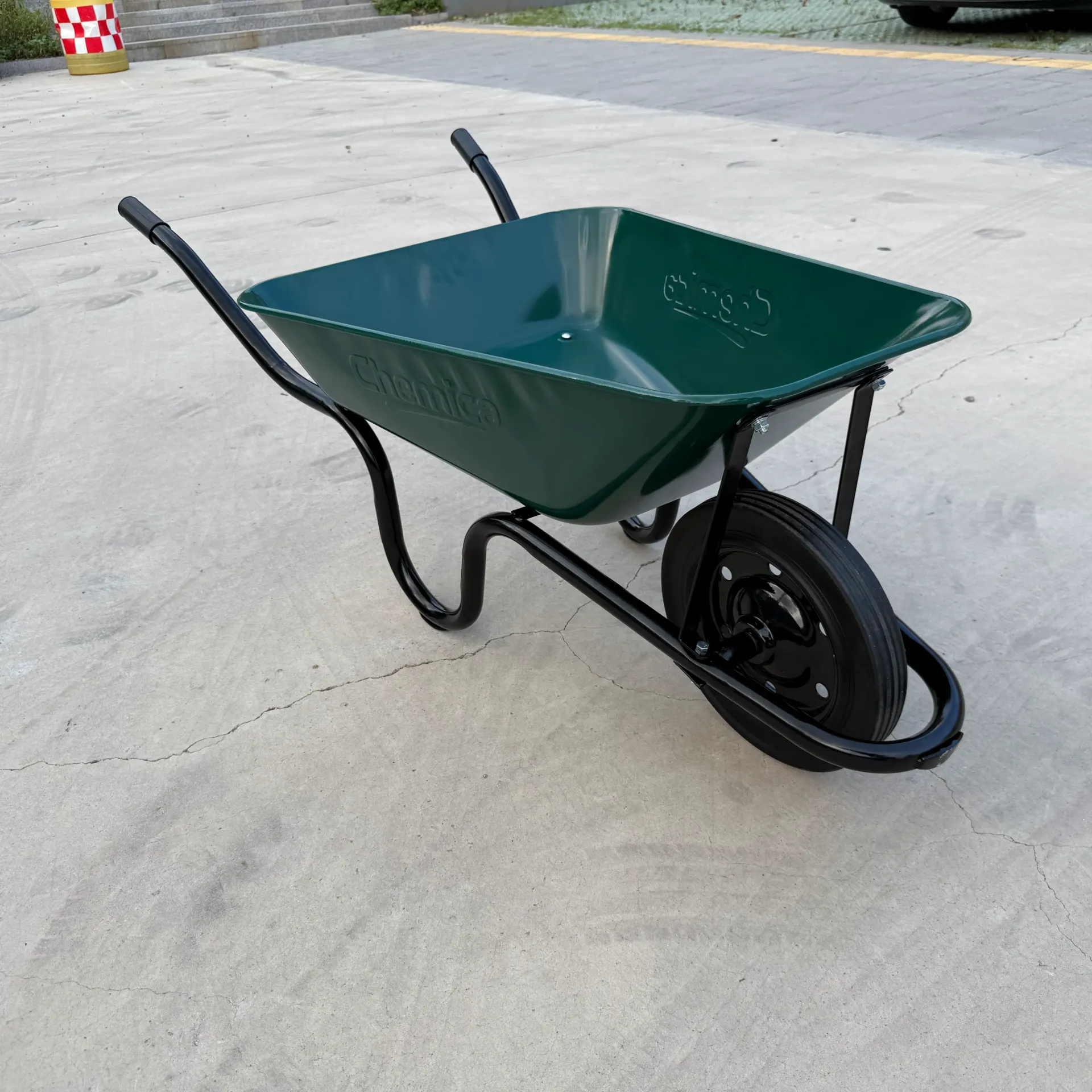 [GS0886] Wheelbarrow Steel Tray 6-cut Solid wheel